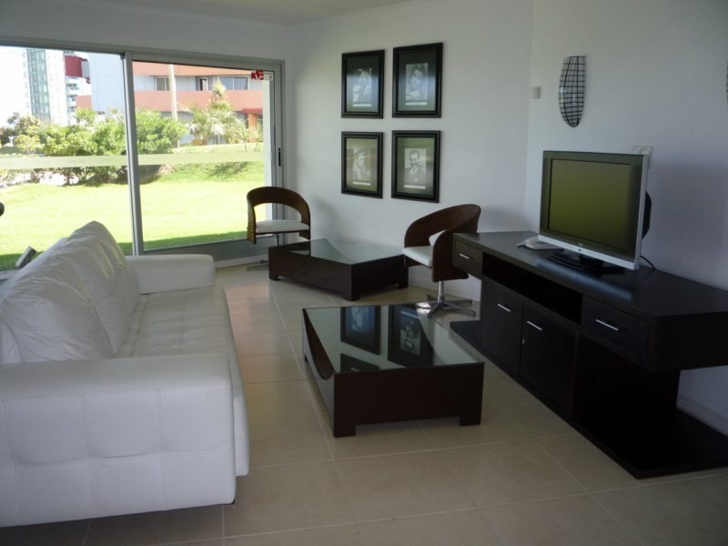 Magnifico Pent House en alquiler con vistas a la Playa Brava y entorno.